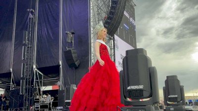 Desfilan candidatos a Rey y Reina de Santa Rita 2026