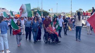 Arriba contingente de manifestantes a Plaza del Ángel