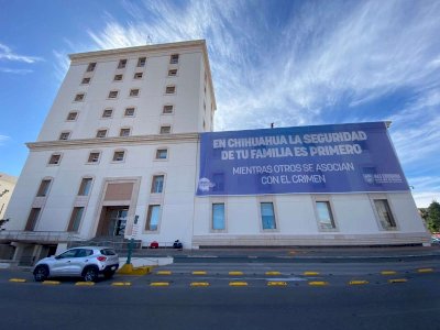 Montan lona en favor de la seguridad en el Héroes de la Reforma 