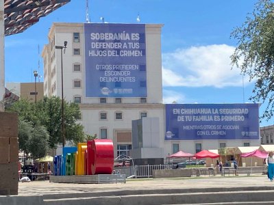 Montan otra lona con el mensaje Soberanía es proteger a tus hijos del crimen