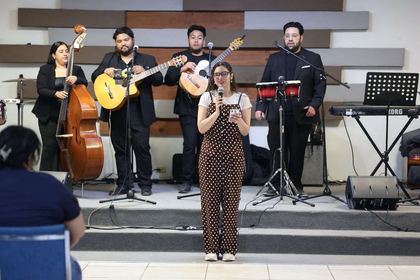 Llevan música por el Día de las Madres a centro de rehabilitación