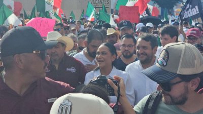 Blinda grupo de choque a cúpula de Morena durante tenso arranque 