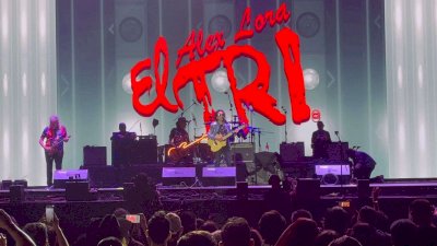 Hace vibrar El Tri a más de 4 mil fans en el Teatro del Pueblo