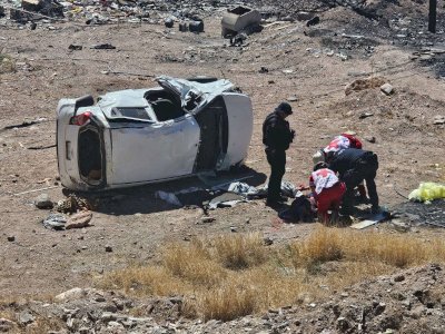 Pierde el control y cae a un barranco sobre la carretera a Aldama