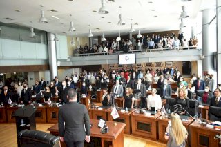 Plantean límite de 20 km/h en escuelas y hospitales