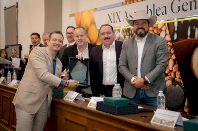 Reconoce Marco Bonilla al sector agropecuario de Chihuahua