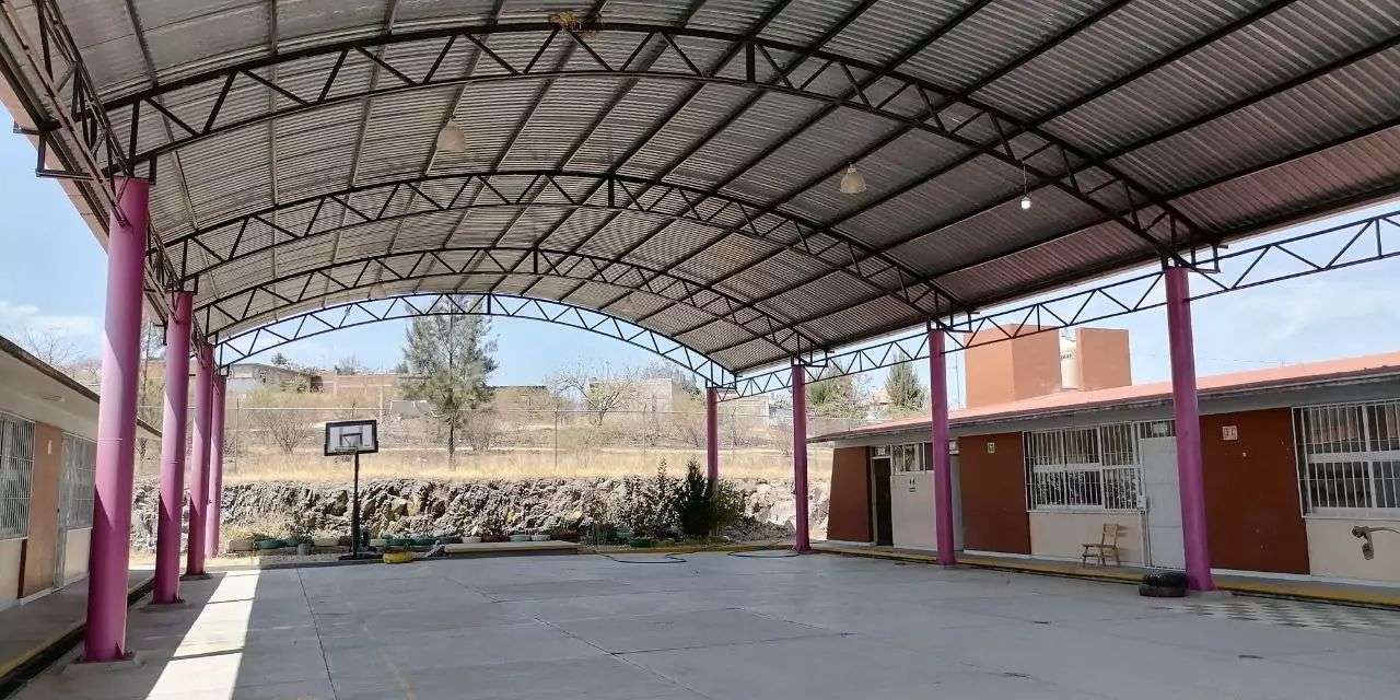 Abonan escuelas a deuda millonaria en CFE para evitar cortes de luz