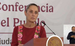 Critica Sheinbaum falta de orgullo en Chihuahua por logotipo de Nueva York en patrullas 
