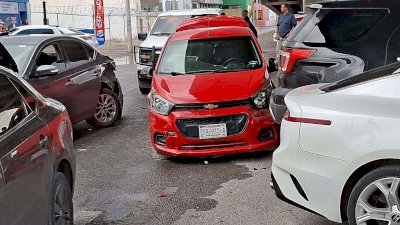 Detienen a presunto homicida tras persecución y choque múltiple