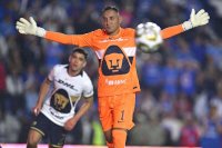 Domina Cruz Azul primer tiempo; Keylor mantiene vivo a Pumas