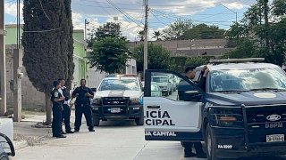 Termina baleado tras agredir a municipales con arma blanca