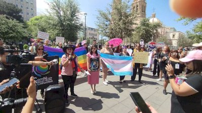 Protestan colectivas en el Congreso exigiendo matrimonio igualitario