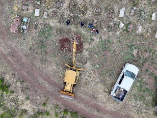 Exhuman dos cuerpos en fosas clandestinas en La Norteña 