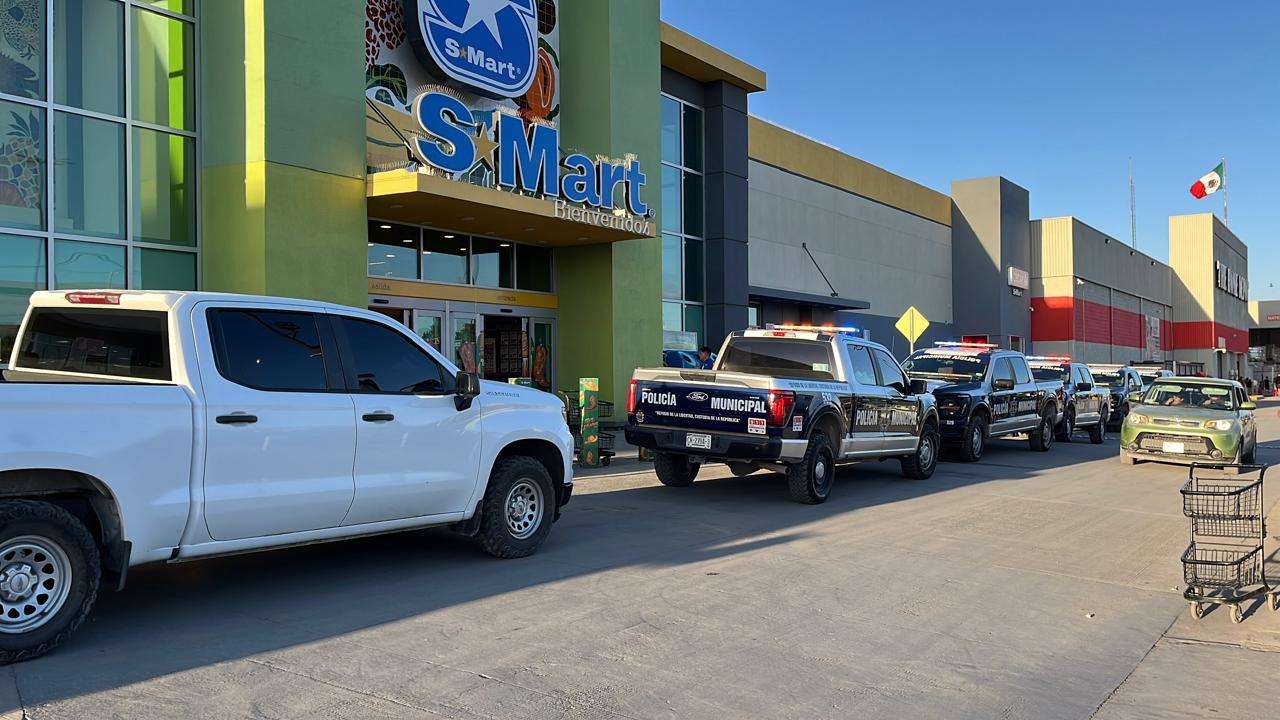 Hombre armado con cuchillo provoca evacuación en S-Mart