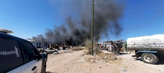 Sofocan bomberos incendio de basura cerca de recicladora