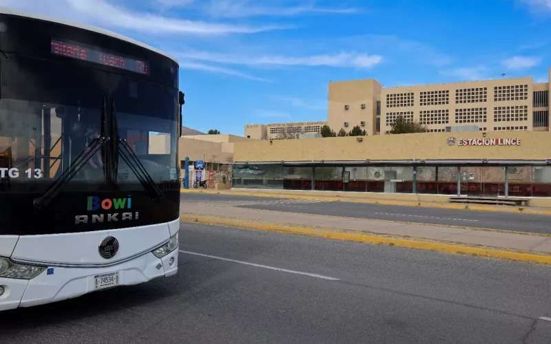 Buscan en Congreso blindar por ley el transporte público para estudiantes 