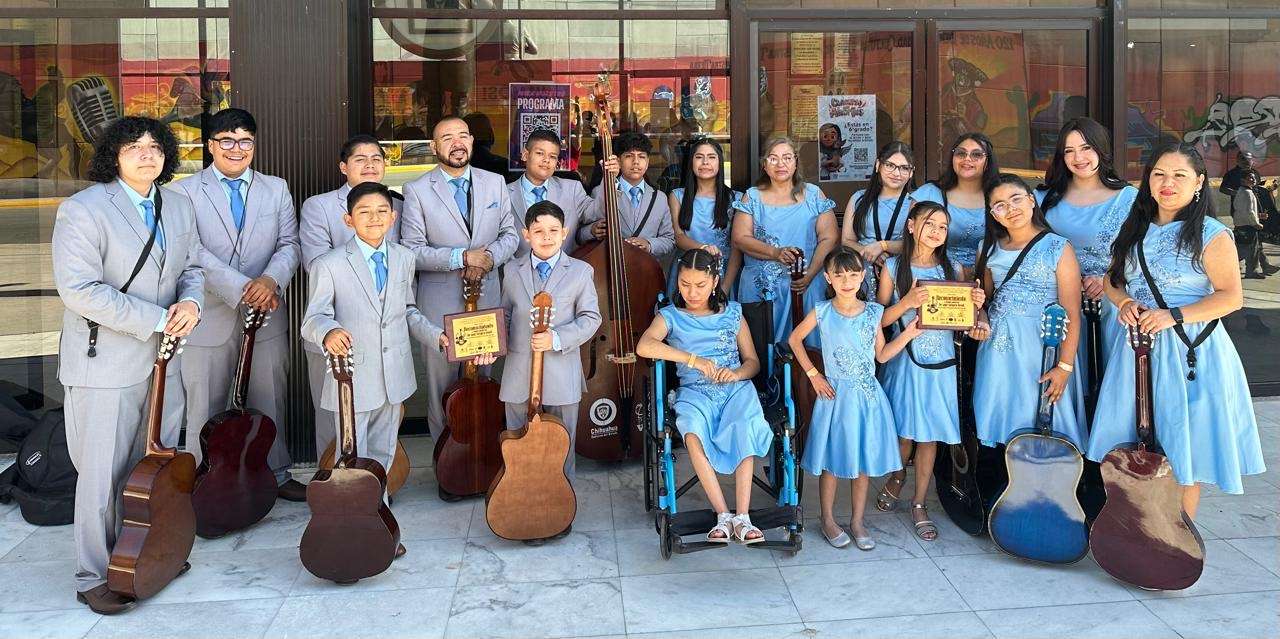 Destacan niños juarenses en concurso nacional de rondallas