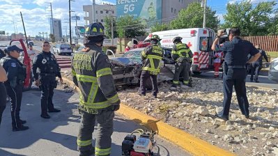 Pierde control del volante y provoca brutal choque en el Perijuv
