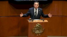Comparece Enrique Inzunza ante la FGR; será su propio abogado 