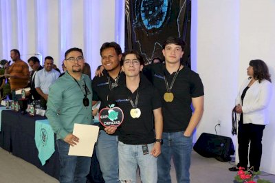 Crean estudiantes de la Utch Sur software que traduce lenguaje de señas 
