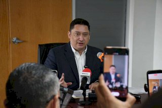 No quieren fortalecer la democracia, quieren permanecer en el poder: Diputado