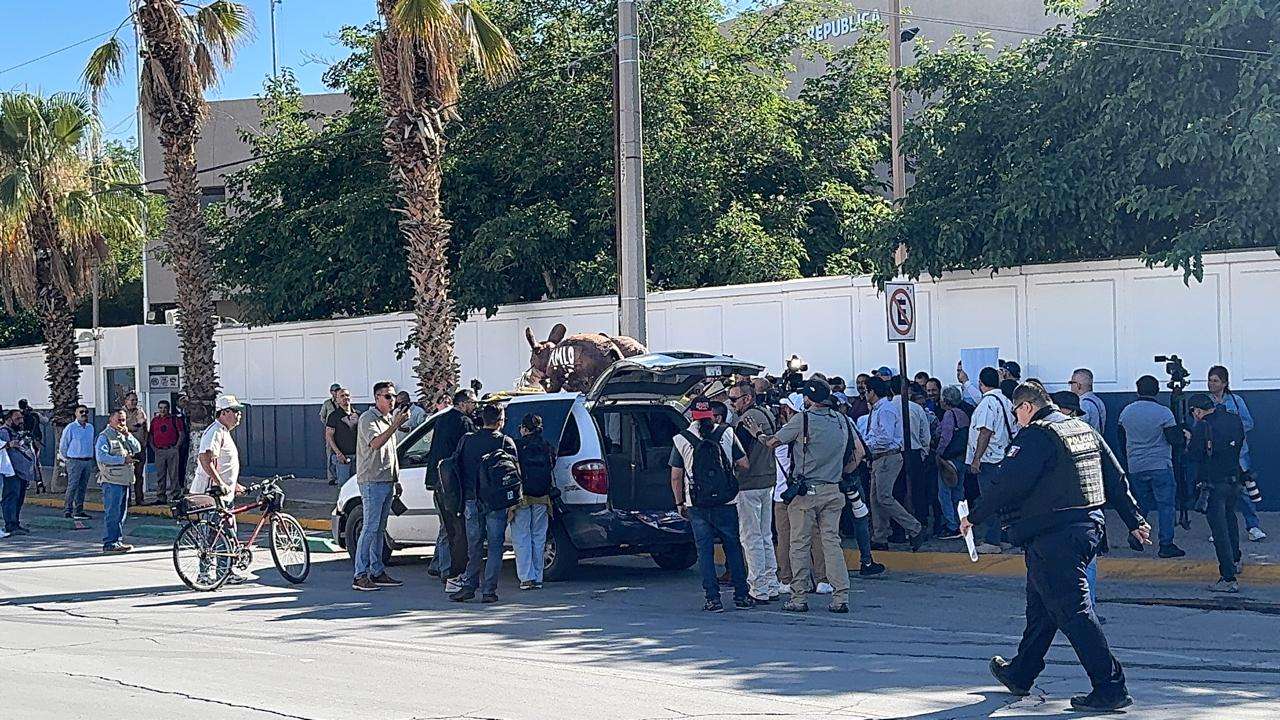 Protestan afuera de FGE en Juárez en apoyo a Maru contra Federación 