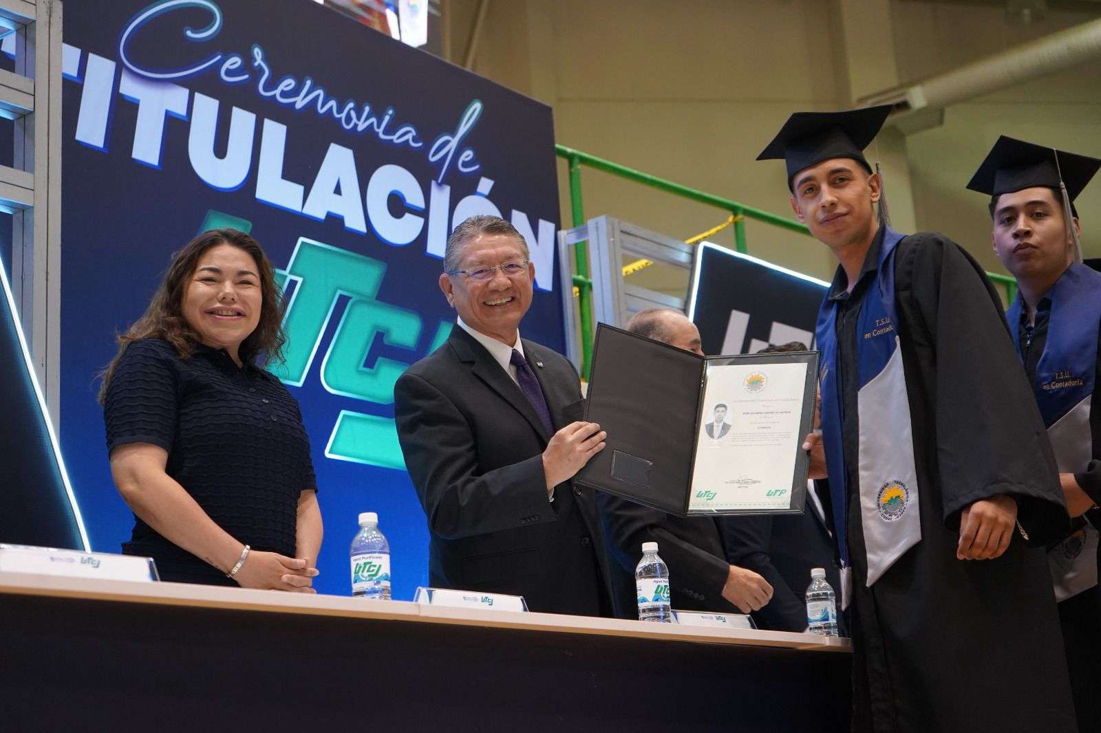 Celebra UTCJ titulación de 941 nuevos profesionistas 