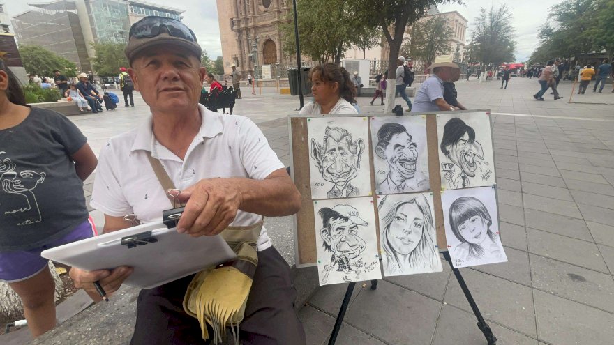 Atrapa Pedro Sonora imágenes y sonrisas en la Plaza de Armas 