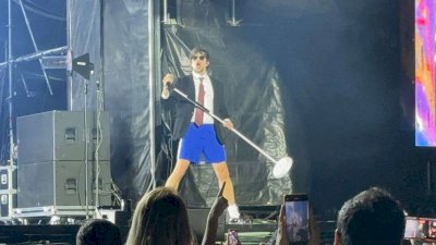 Pone Lasso a cantar y bailar a chihuahuenses en el Teatro del Pueblo