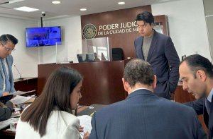 Difieren audiencia en Cdmx por ausencia de Corral