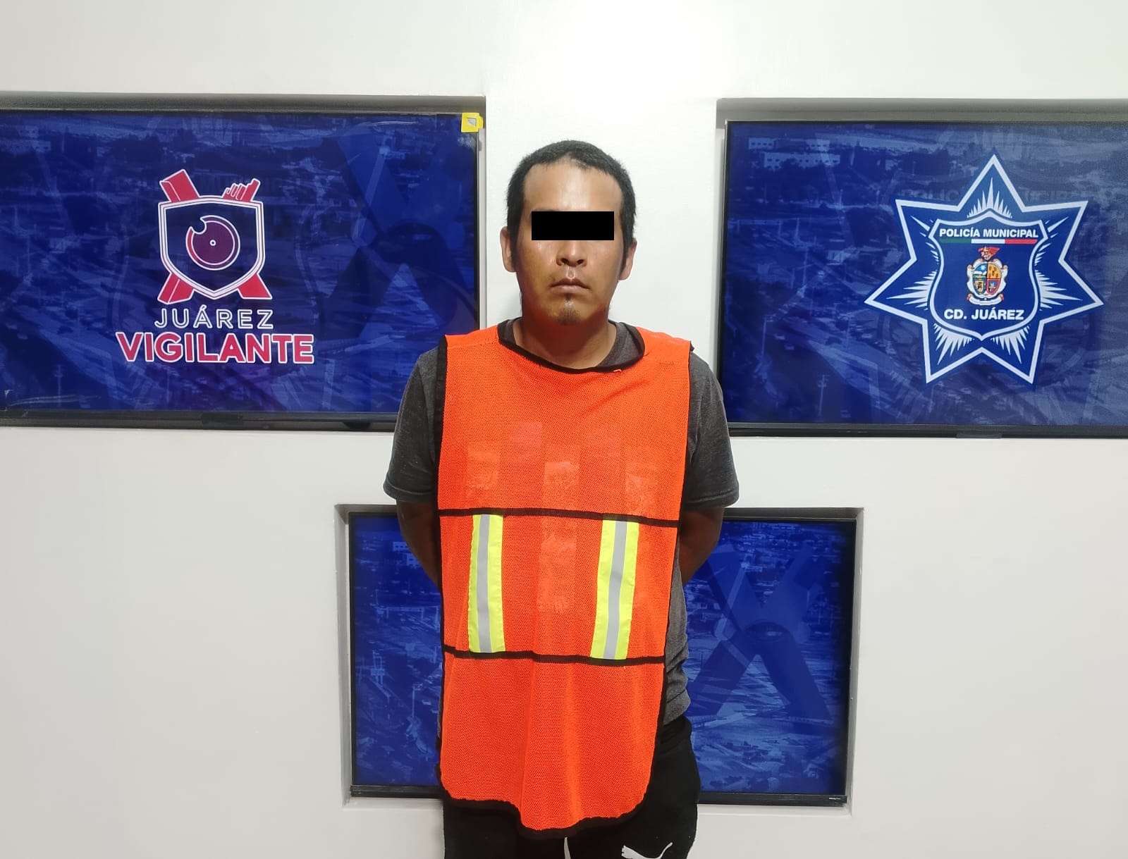 Detienen a hombre con cristal y motocicleta con reporte de robo