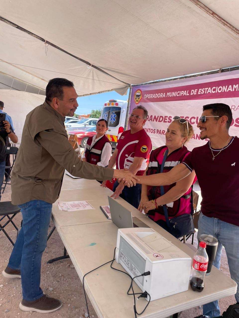 Brinda OMEJ descuentos y orientación a vecinos de Senderos de San Isidro