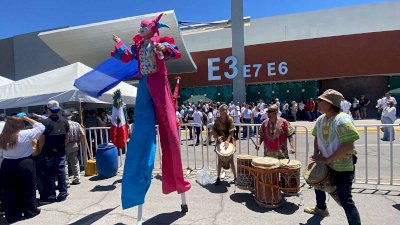 Arriba batucada al Centro de Convenciones 