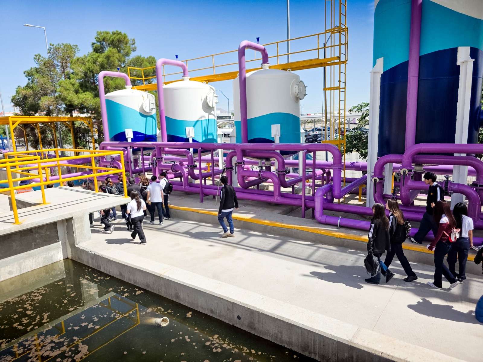 Visitan estudiantes de la URN planta tratadora en Parque Central 