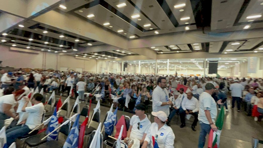 Abarrotan el Centro de Convenciones en reunión masiva por Maru