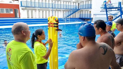 Capacitan a bomberos en técnicas avanzadas de salvamento acuático