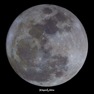 Sorprende Luna con intenso brillo en la ciudad de Chihuahua