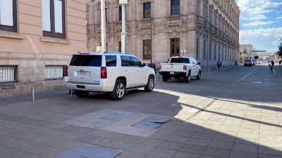 Encabeza De la Peña reunión de seguridad en Palacio 