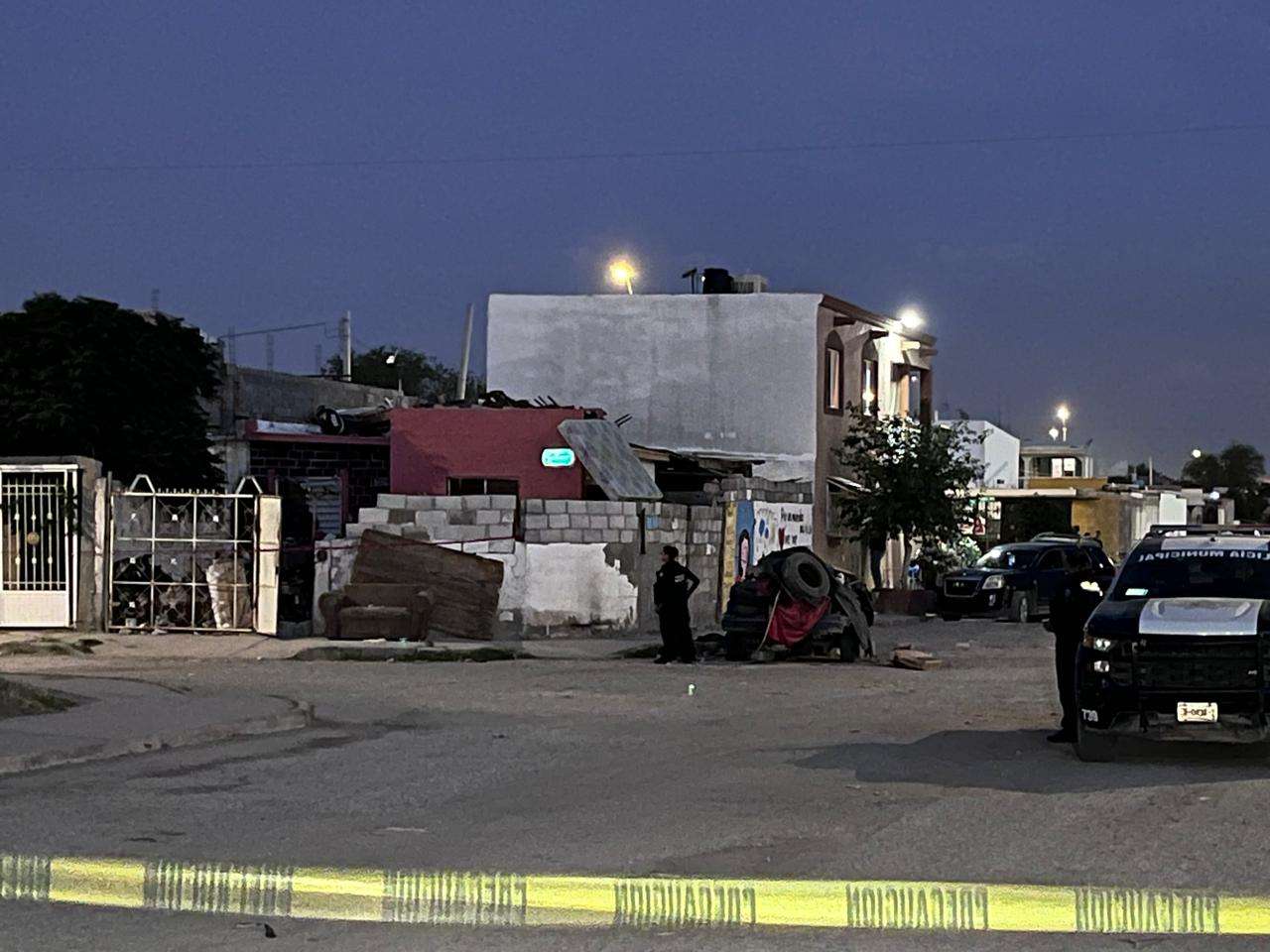 Asesinan a hombre en Riberas y le dejan mensaje clavado en la espalda