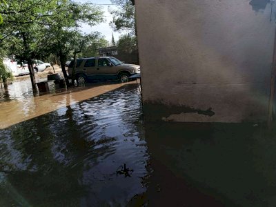 Atienden rescates e inundaciones por lluvias en Juárez y Casas Grandes