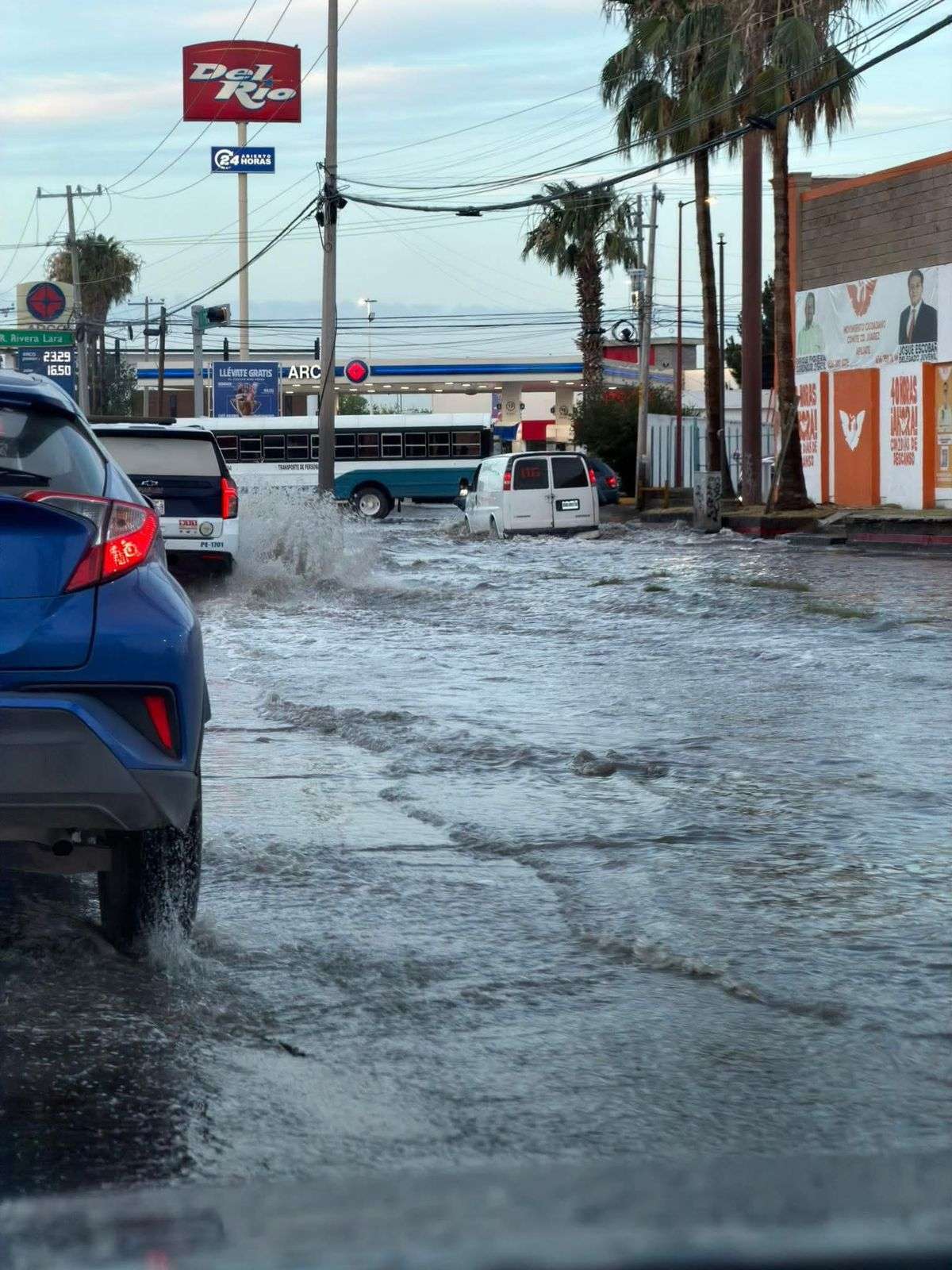Provocan lluvias inundaciones y cierre de vialidades