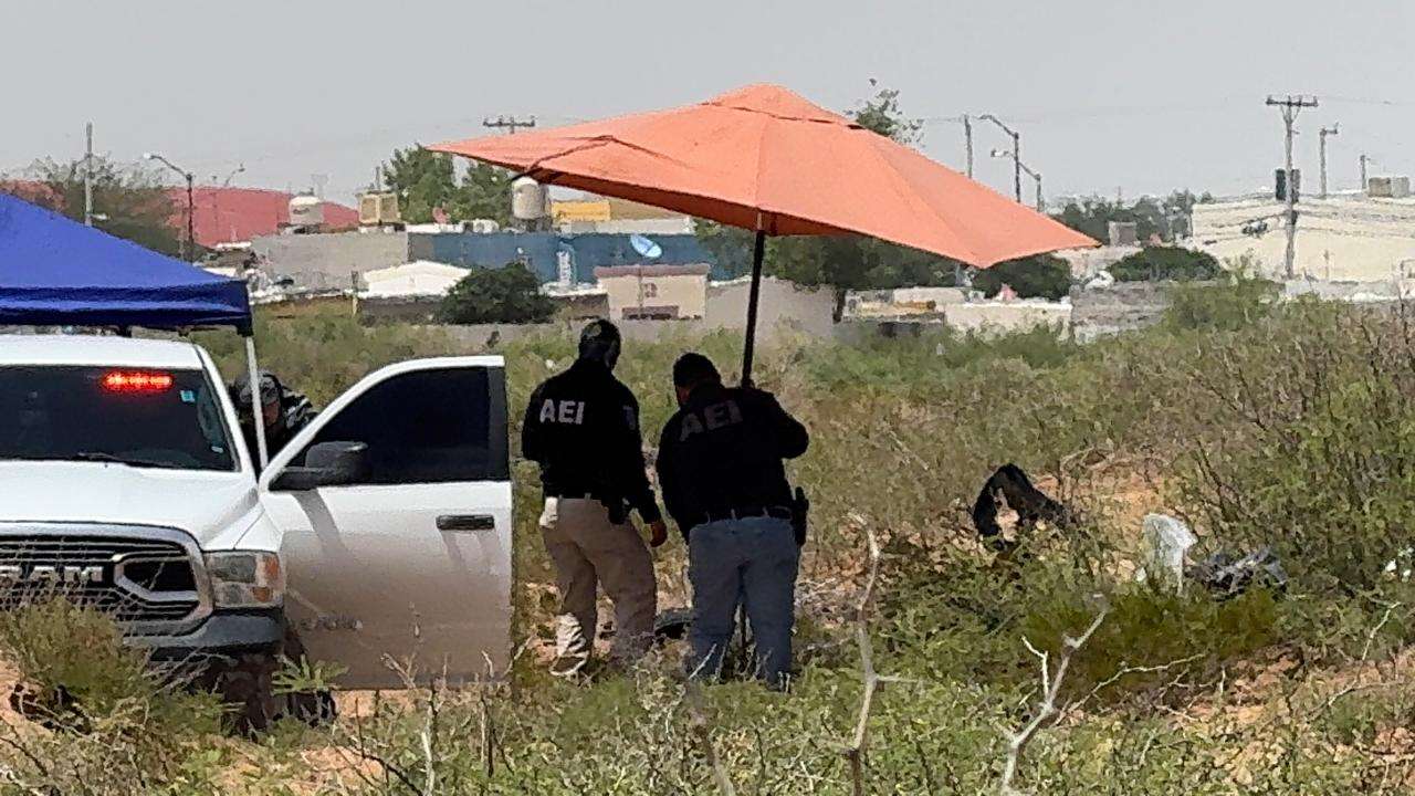 Localizan dos cuerpos enterrados en lote baldío de Senderos de San Isidro 