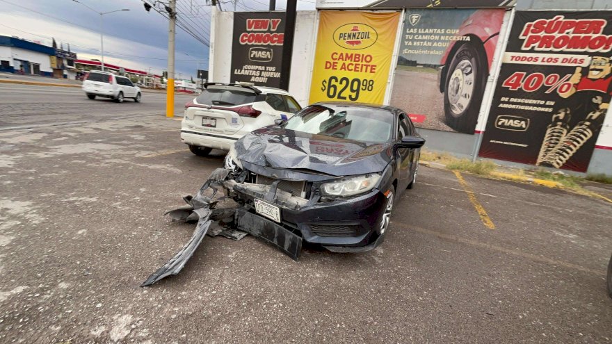 Deja tres heridos fuerte choque sobre la Avenida Tecnológico