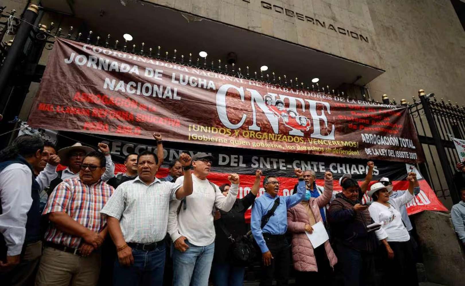 Propone Segob a Cnte fortalecer pensión del Issste para terminar paro