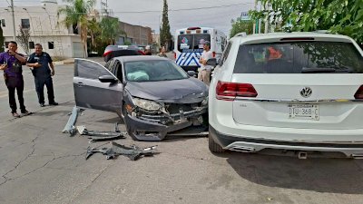 Deja choque dos lesionadas en la 20 de Noviembre y calle 50