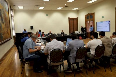 Analizan regularización de viviendas y reforma en materia de pensiones 