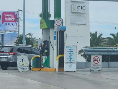 Sigue desabasto de gasolina en estaciones de la ciudad