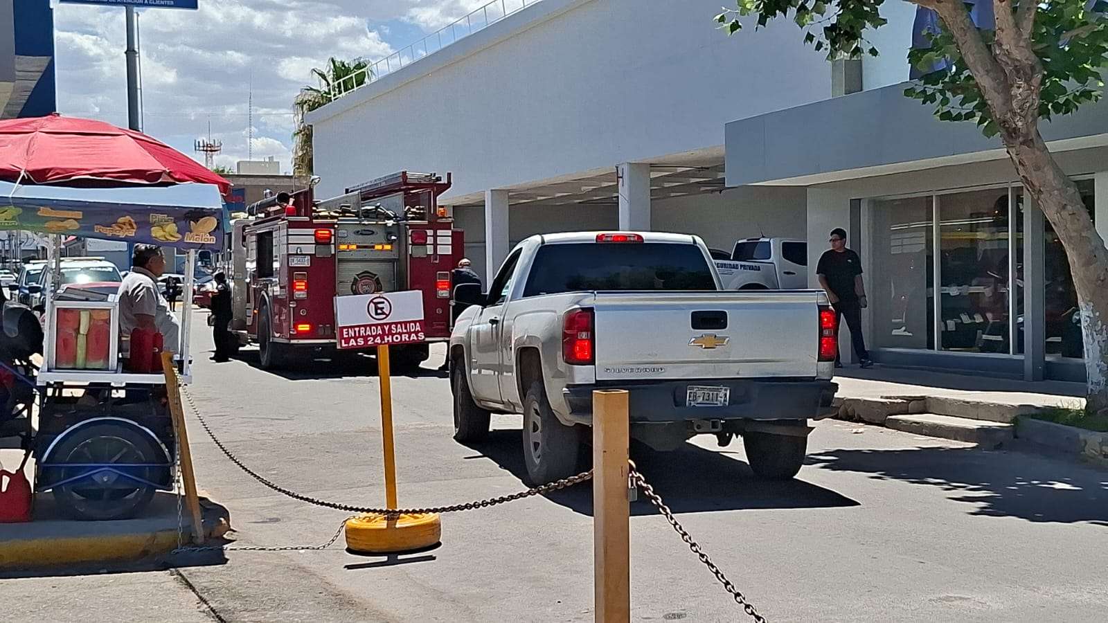 Desalojan Coppel de Plaza Vallarta por reporte de fuga de gas