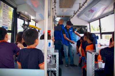 Lleva NutriChihuahua comedor móvil a primaria de la División del Norte