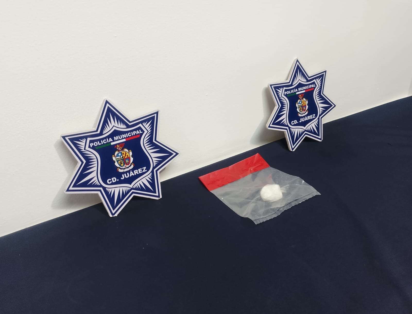 Detienen a hombre con cristal